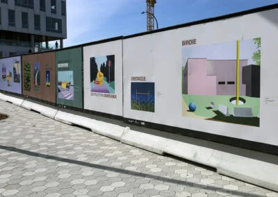 Les œuvres de l'artiste Amélie Jodoin affichées sur les murs du Technopôle Angus pour l'exposition L'art s'affiche