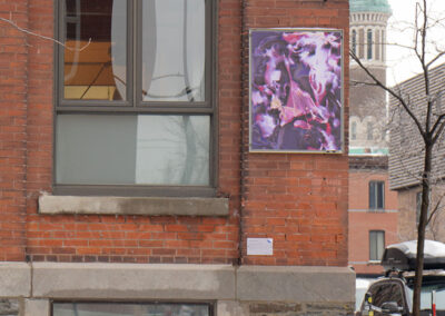 Tableau de l'artiste Benjamin Perron exposé sur la façade d'Ubisoft Montréal pour L'art s'affiche