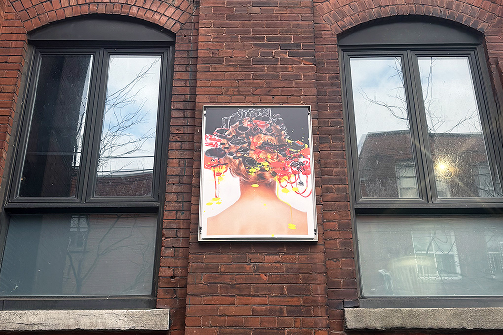 Catherine Bolduc - Paysages neurostatiques - L'art s'affiche; Photo : Art Souterrain Tableau de l'artiste Catherine Bolduc exposé sur une façade d'Ubisoft Montréal