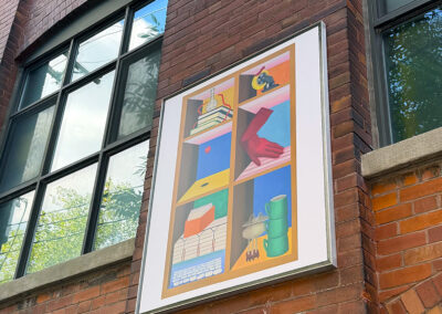 Œuvre de l'artiste Jessica Wee exposée sur une façade des bureaux d'Ubisoft Montréal dans le cadre de l'exposition L'Art s'affiche